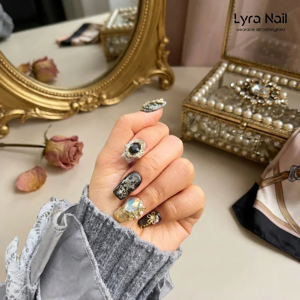 [VC-003]Rich Girl Aesthetic Black Cat Eye Short Almond Press On Nails